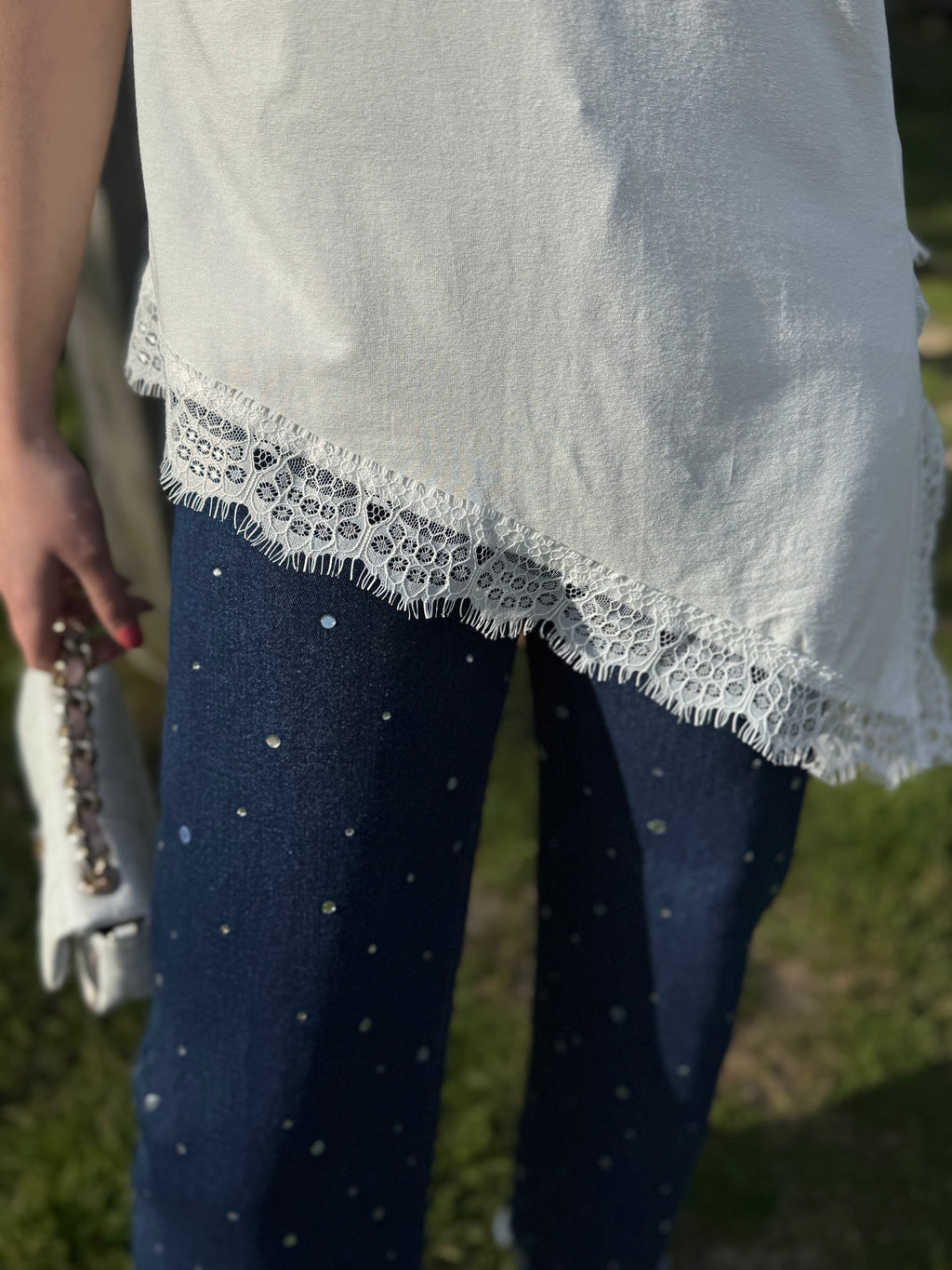 T-SHIRT COMBINADA COM RENDA
