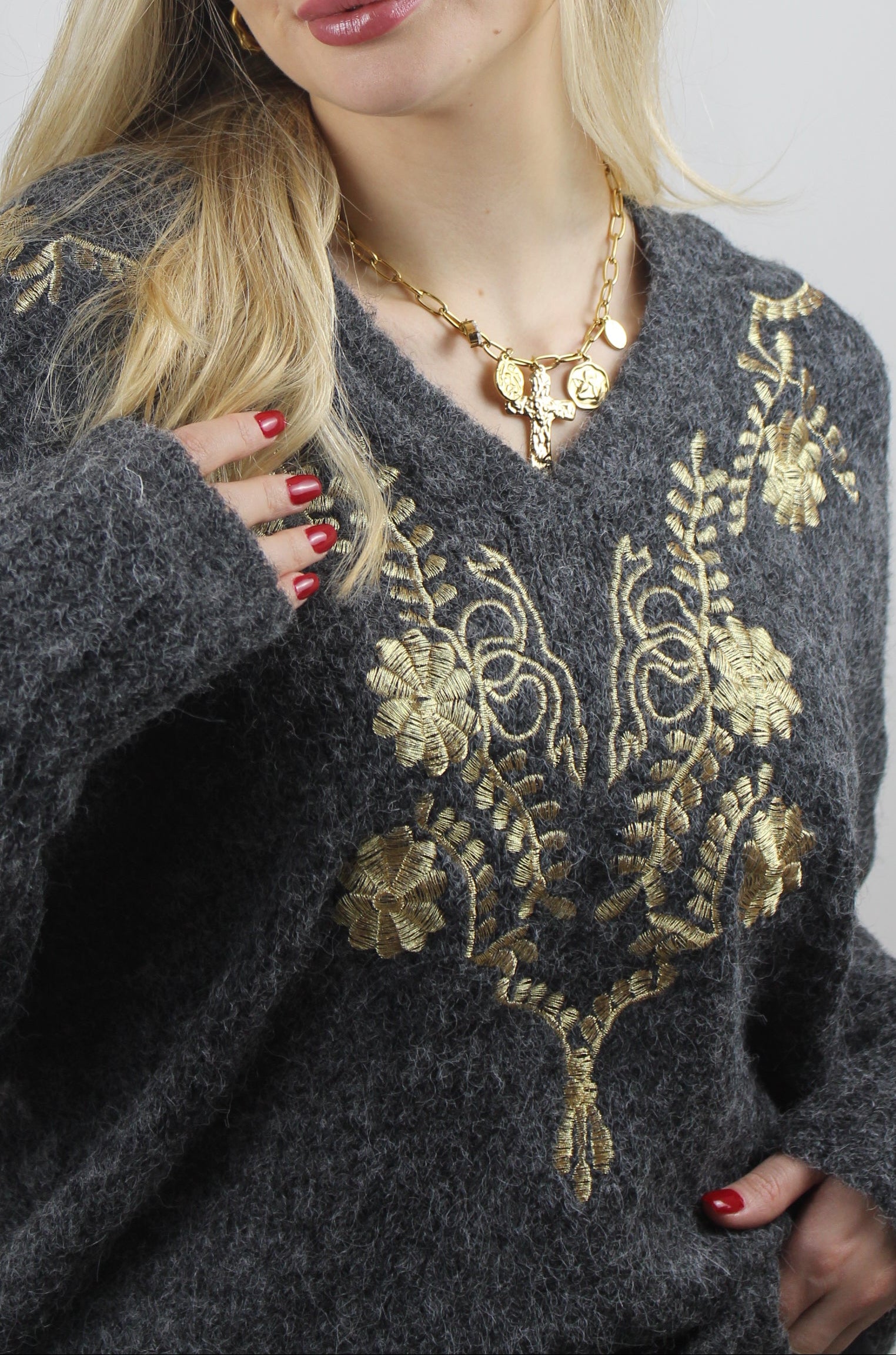 CAMISOLA DE MALHA COM DETALHES DOURADOS