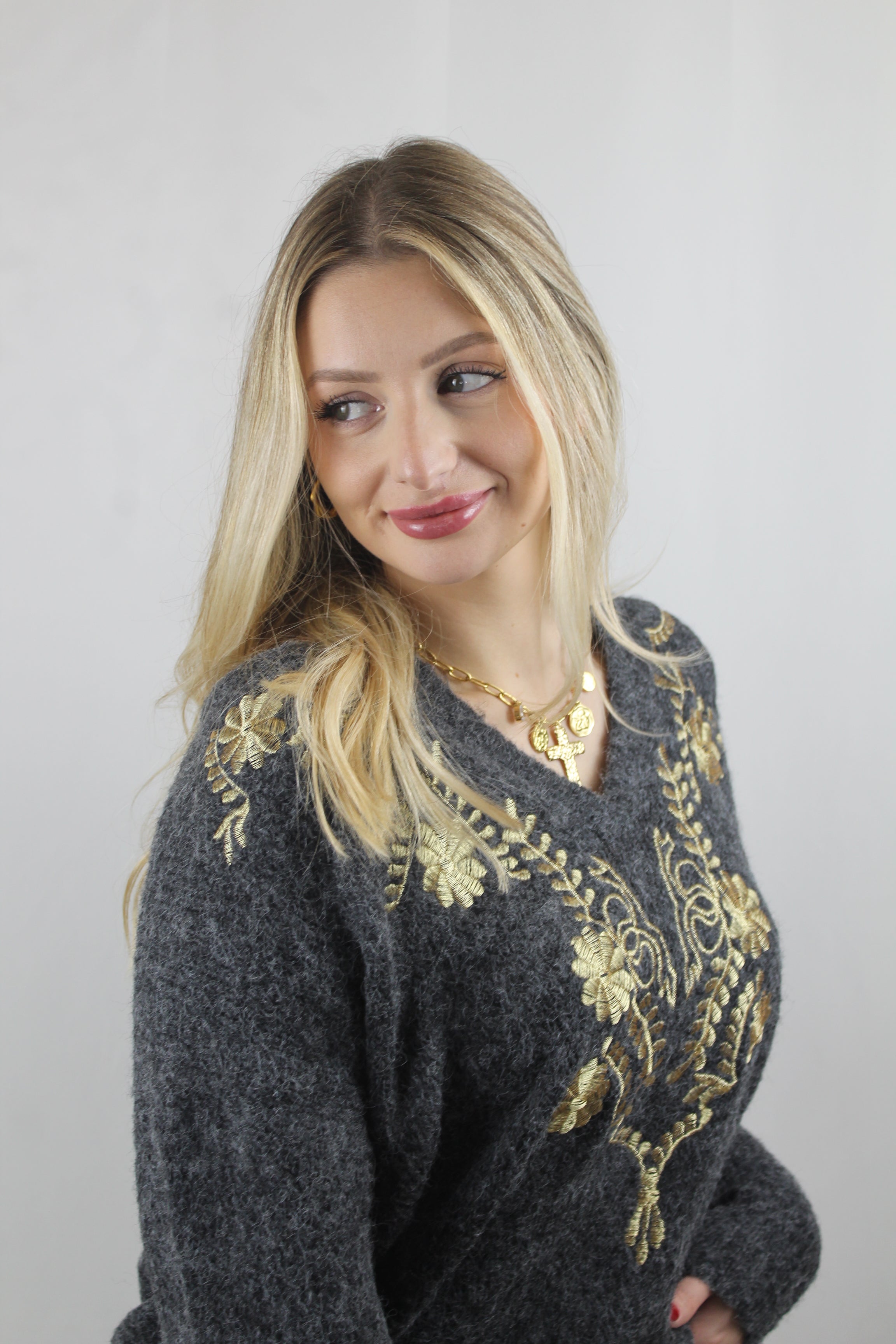 CAMISOLA DE MALHA COM DETALHES DOURADOS