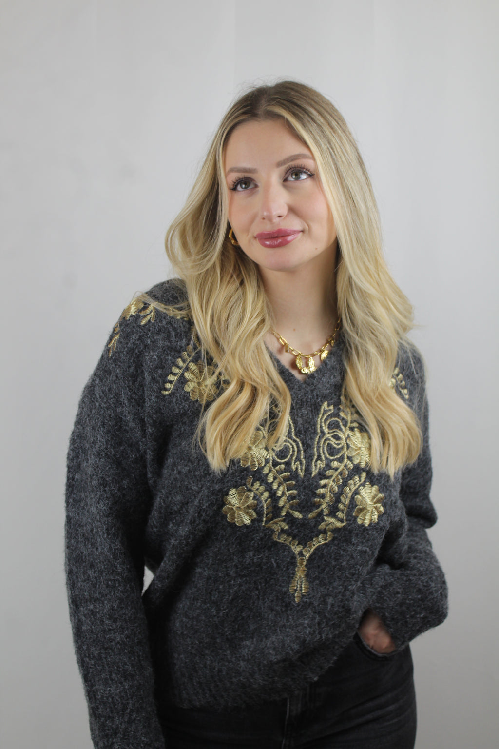 CAMISOLA DE MALHA COM DETALHES DOURADOS