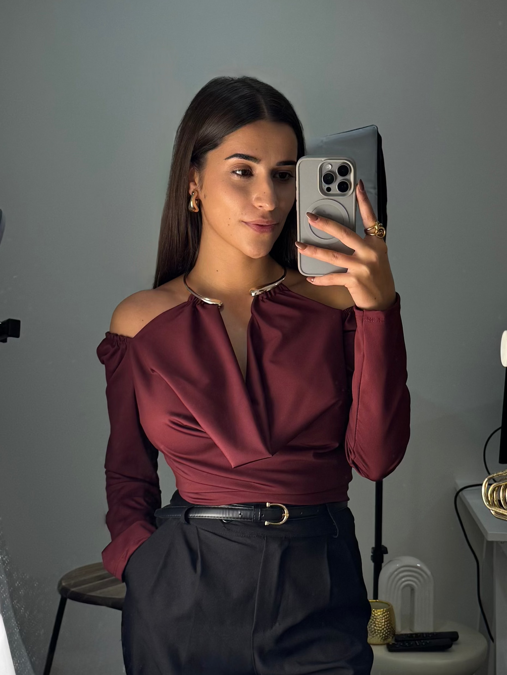 BLUSA COM DETALHE NO PESCOÇO