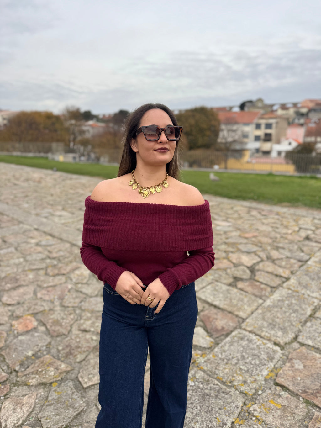 CAMISOLA DE MALHA COM OMBROS DESCOBERTOS