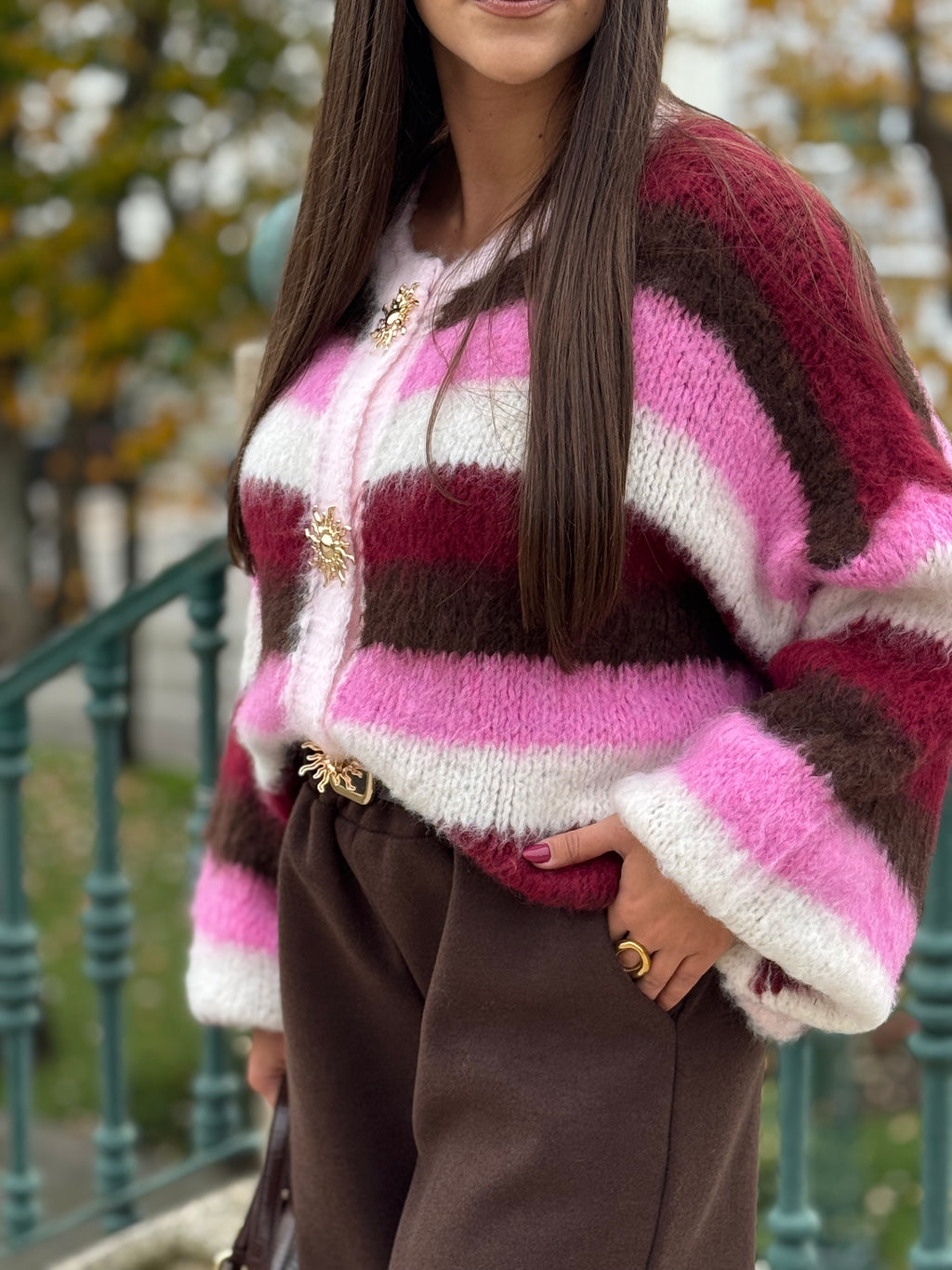 CASACO DE MALHA ÀS RISCAS