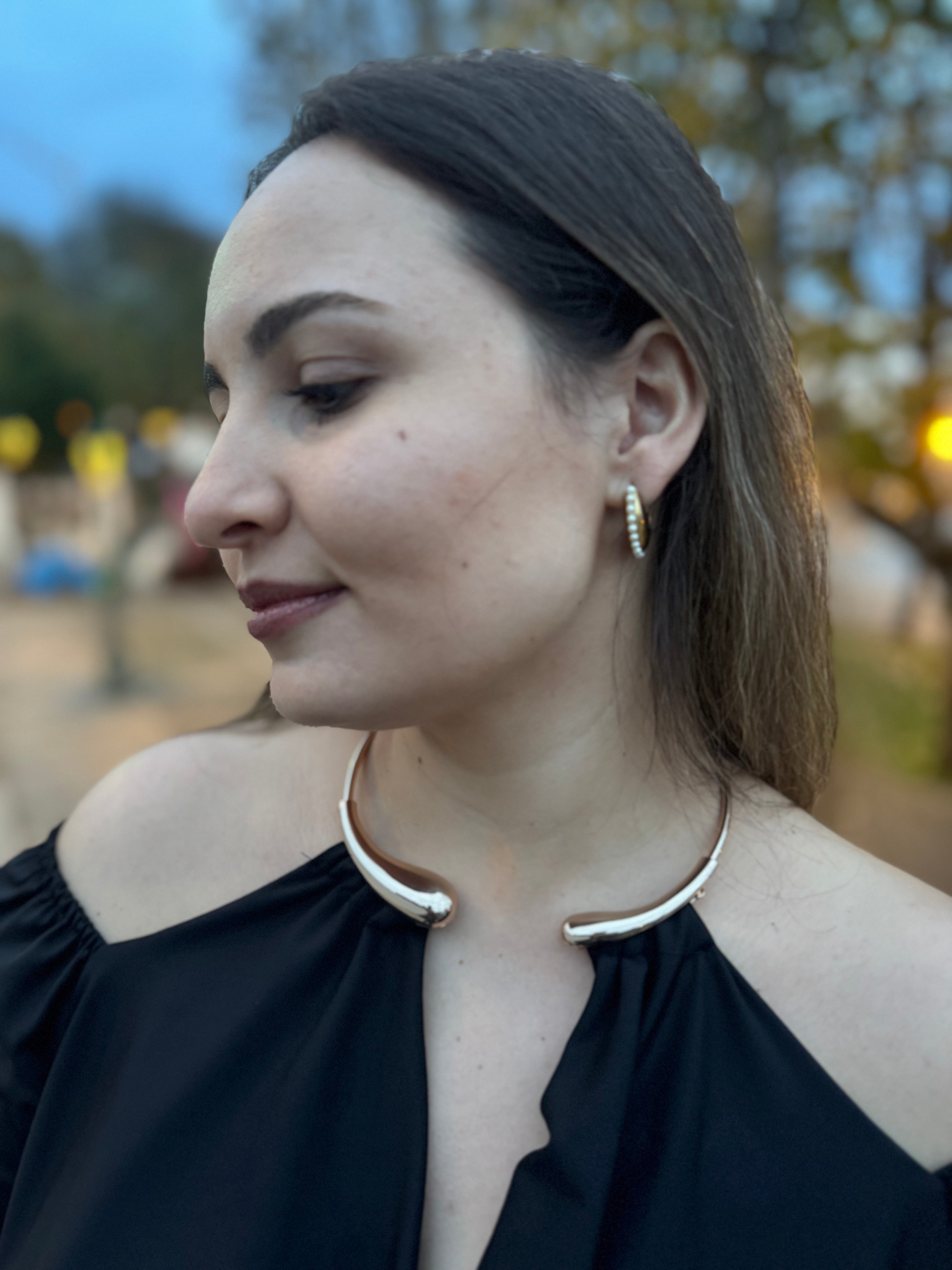 BLUSA COM DETALHE NO PESCOÇO