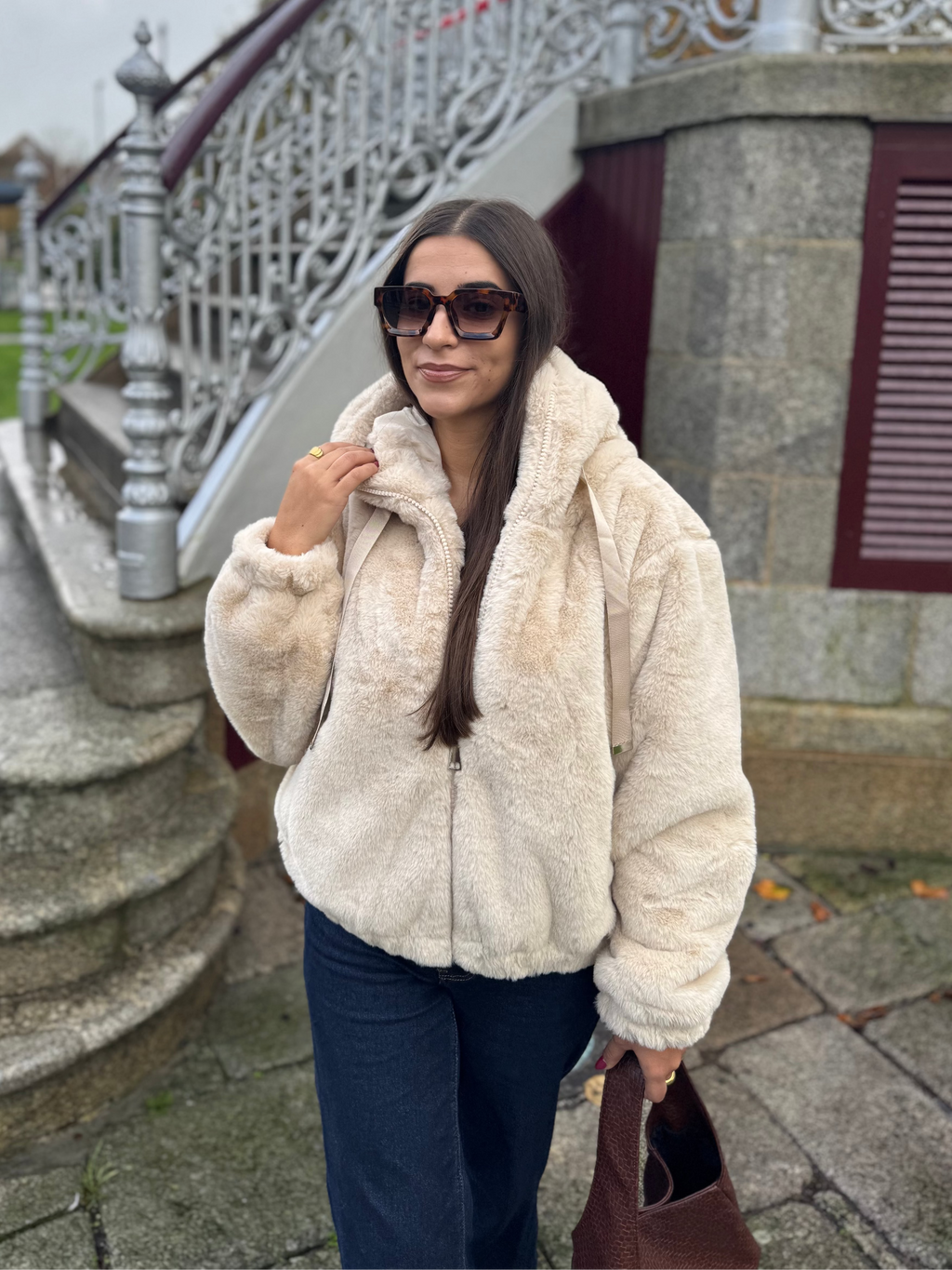 CASACO DE PELO COM CAPUZ