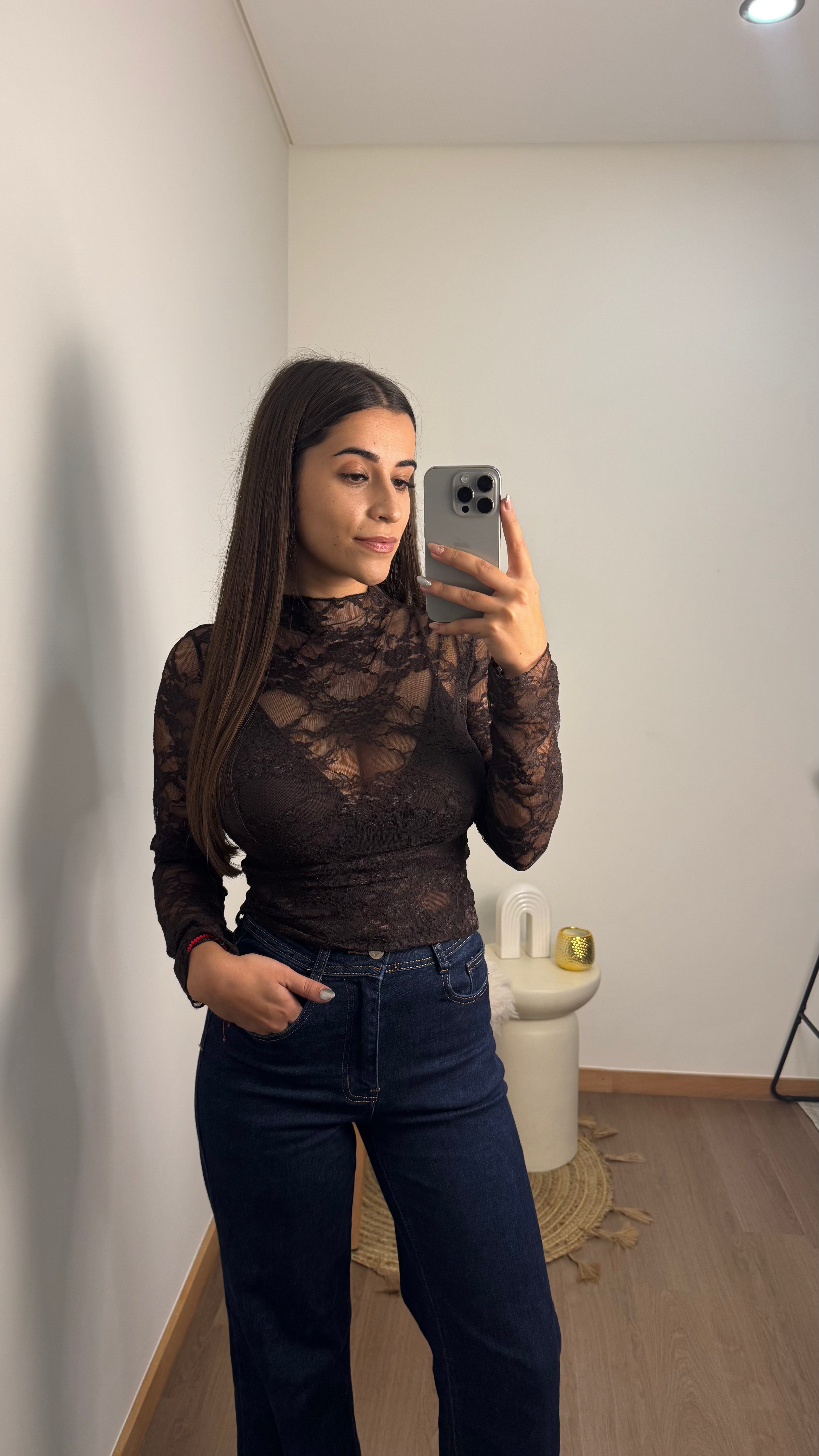 BLUSA DE RENDA COM TOP