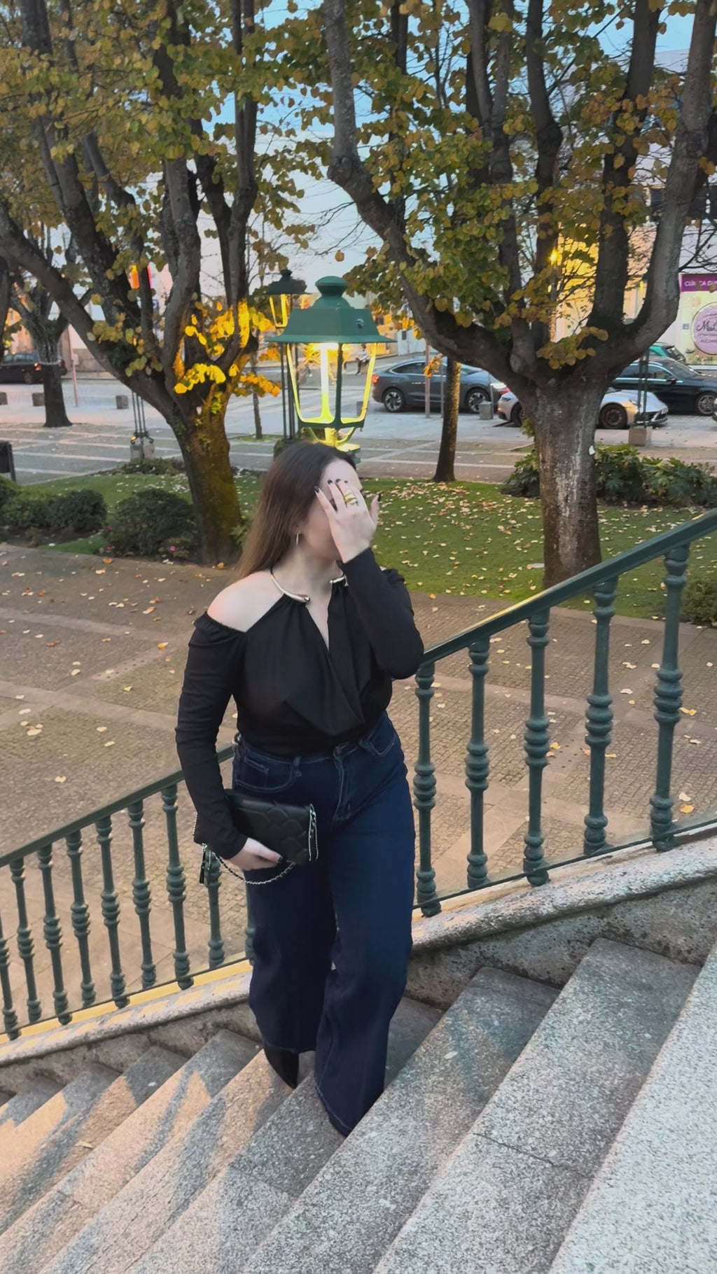 BLUSA COM DETALHE NO PESCOÇO